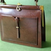 brun retro håndtaske kunstlæder genbrug. Firkantet taske.